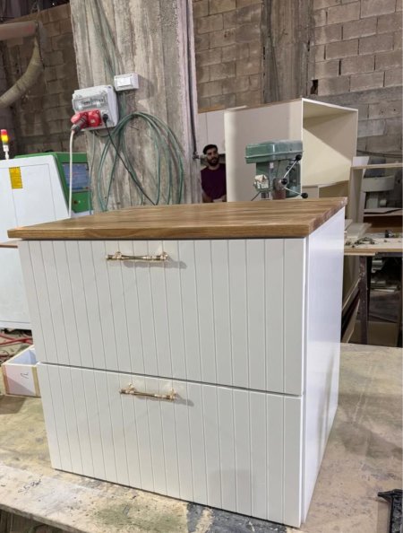 خزانة جارورين  محزز بالطول